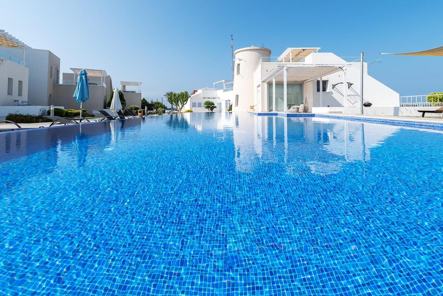 Blue Diamond Beach Villas Pafos Exterior foto